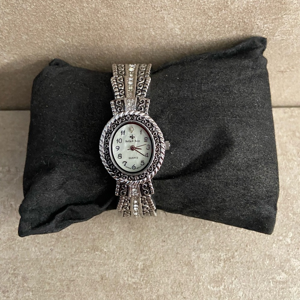 Elegant Silver Women's Watch Bella Rose works great new batteries take a look